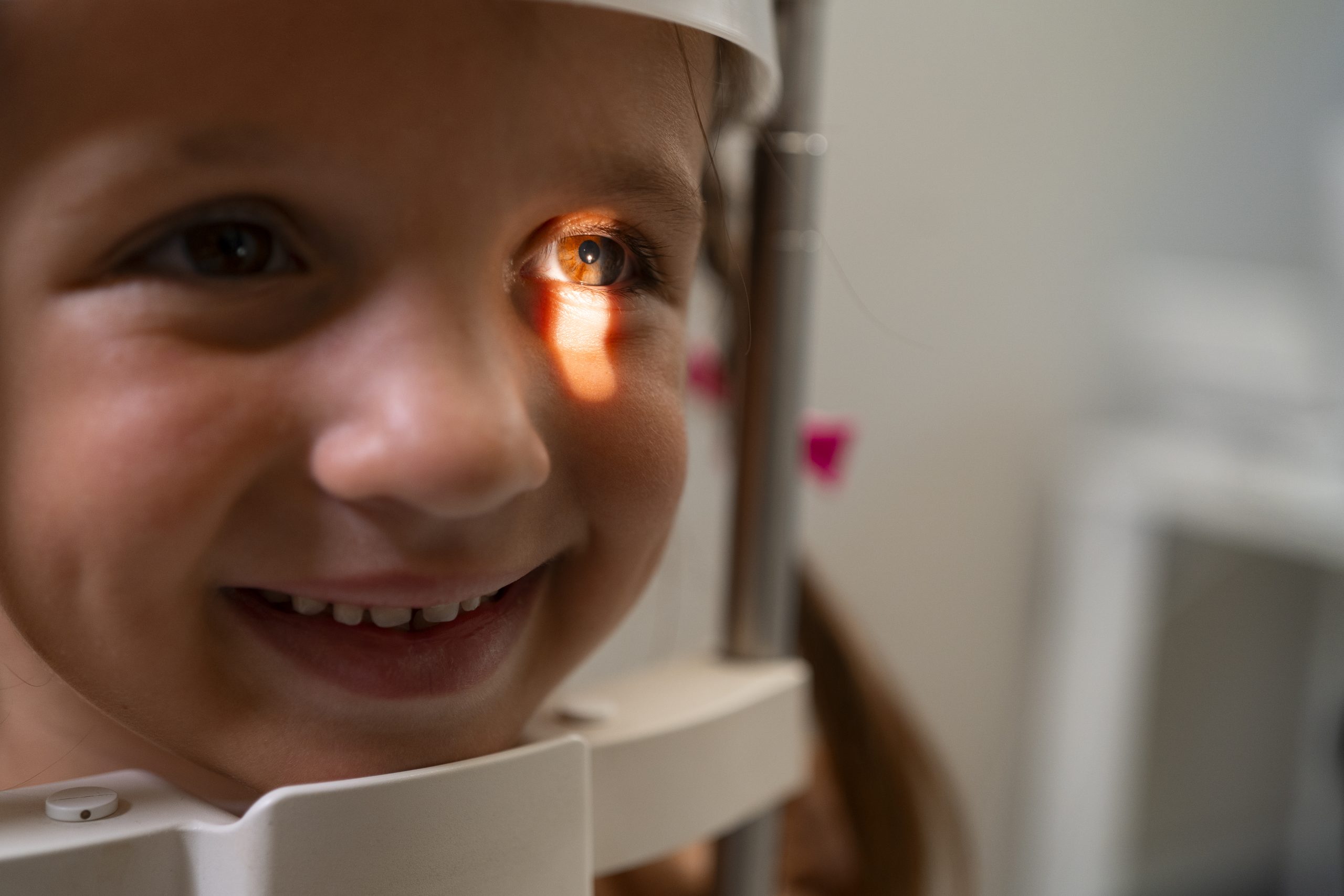 side-view-girl-getting-her-eyes-checked side-view-girl-getting-her-eyes-checked